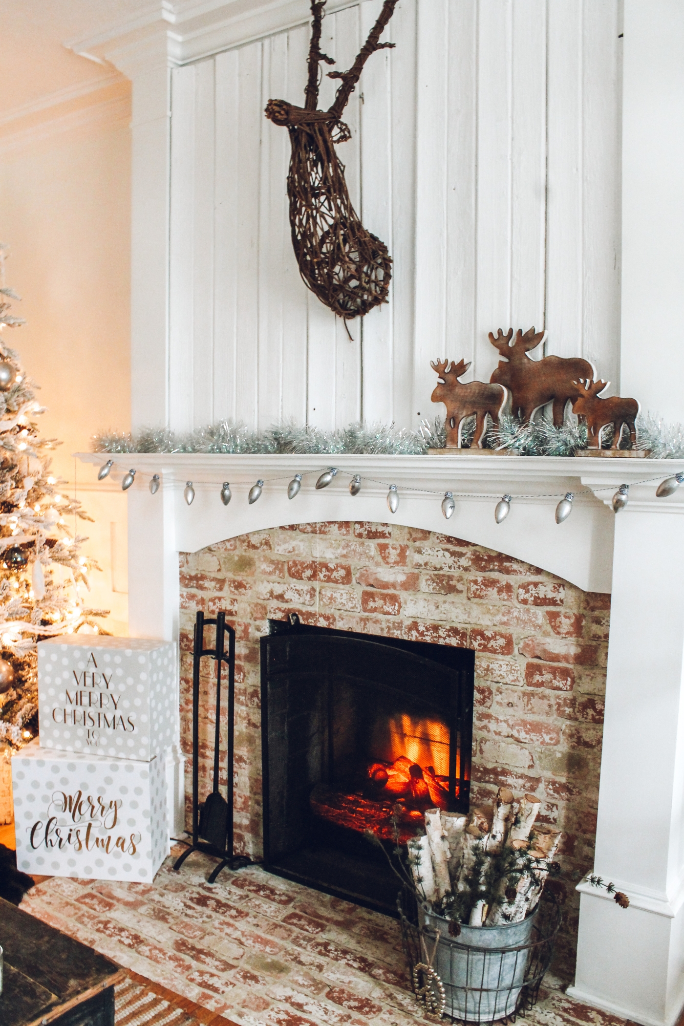 fireplaces pictures | ... Christmas Desktop Wallpapers: Christmas Fireplace  Desktop Wallpapers | Animated christmas, Christmas desktop, Christmas  fireplace