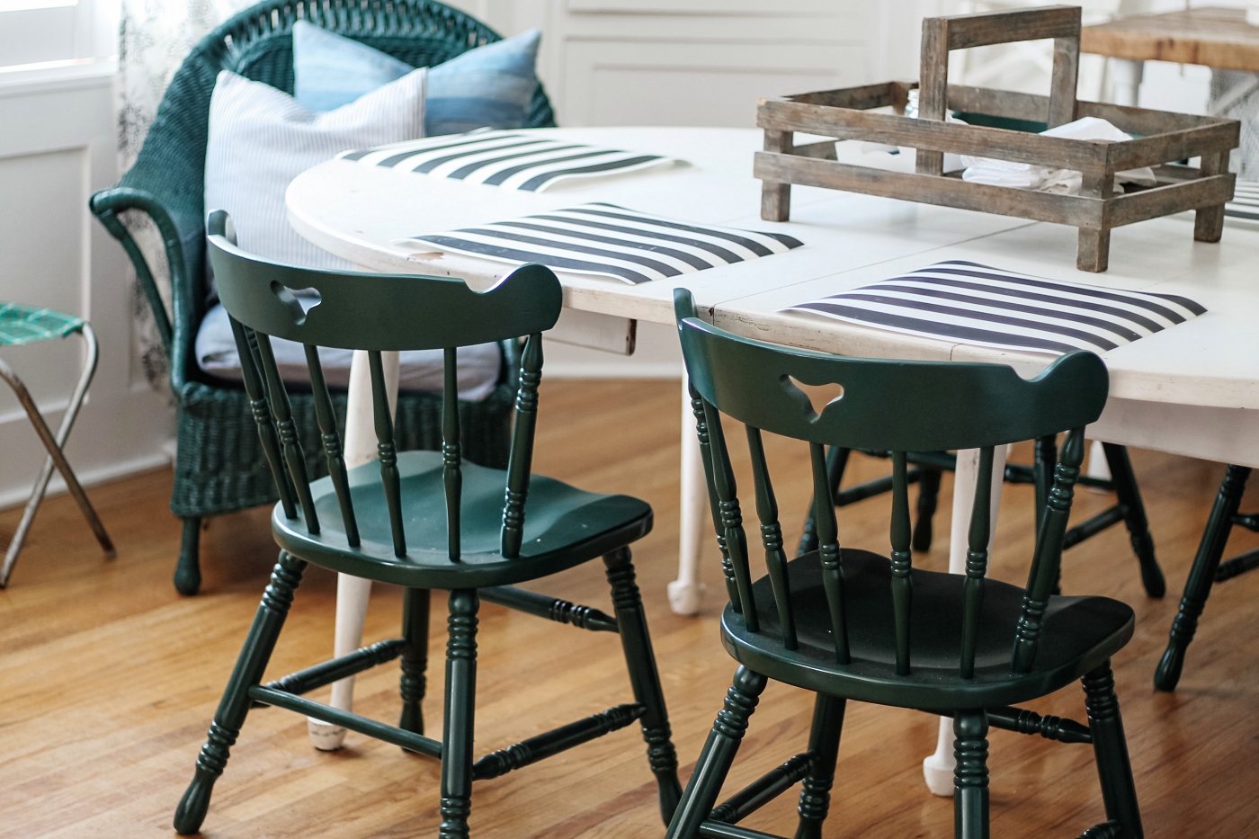 Painting Wicker and Dining Room Chairs Hunter Green - The Wicker House
