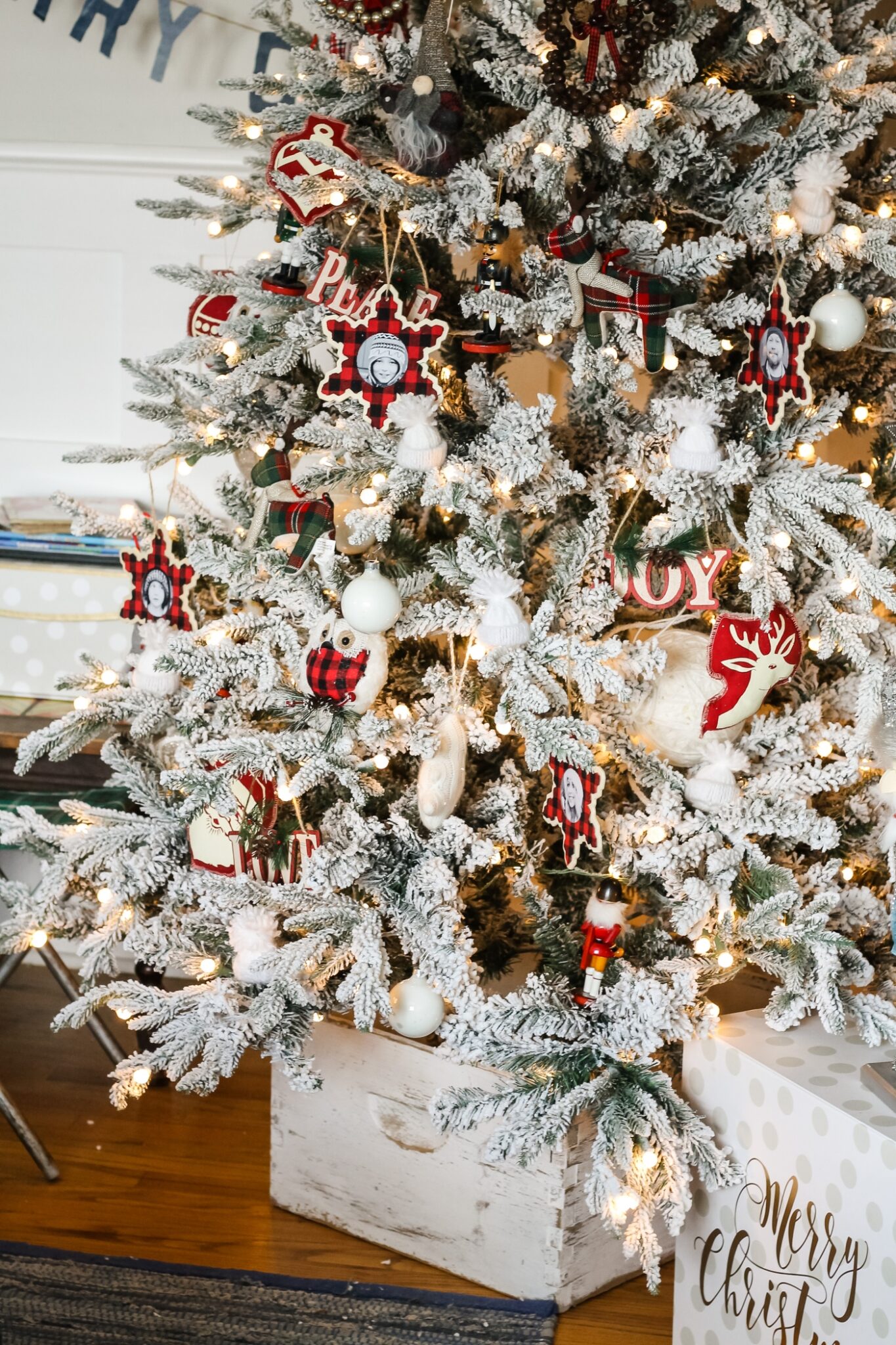 2021 Red and Green Christmas Home Tour - The Wicker House