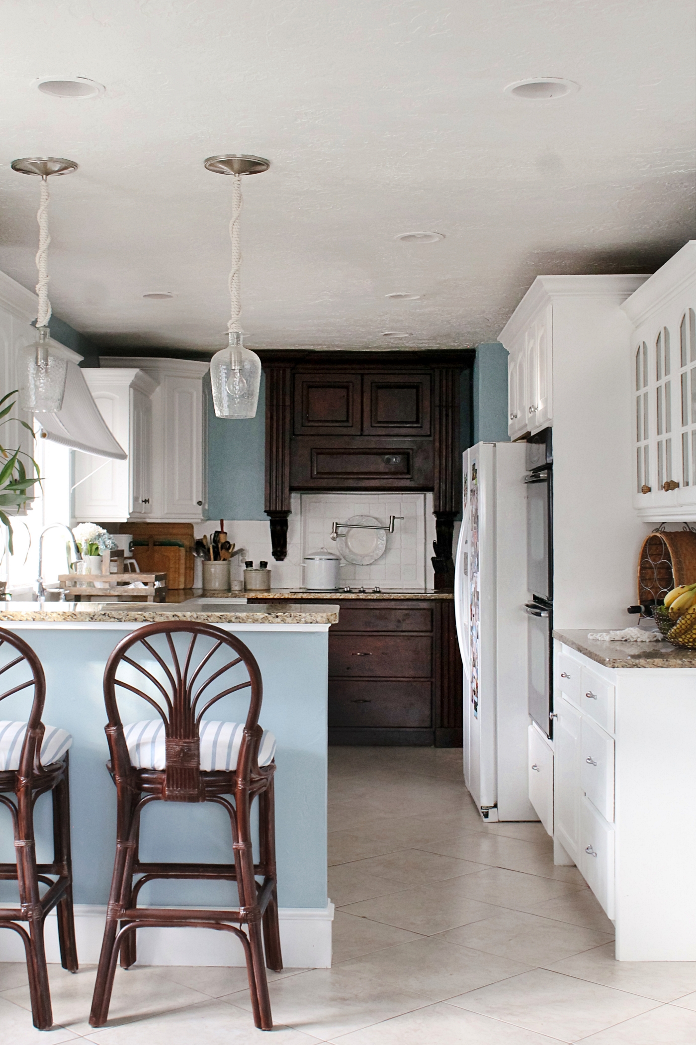 Tropical Farmhouse Kitchen Makeover with New Wallpaper